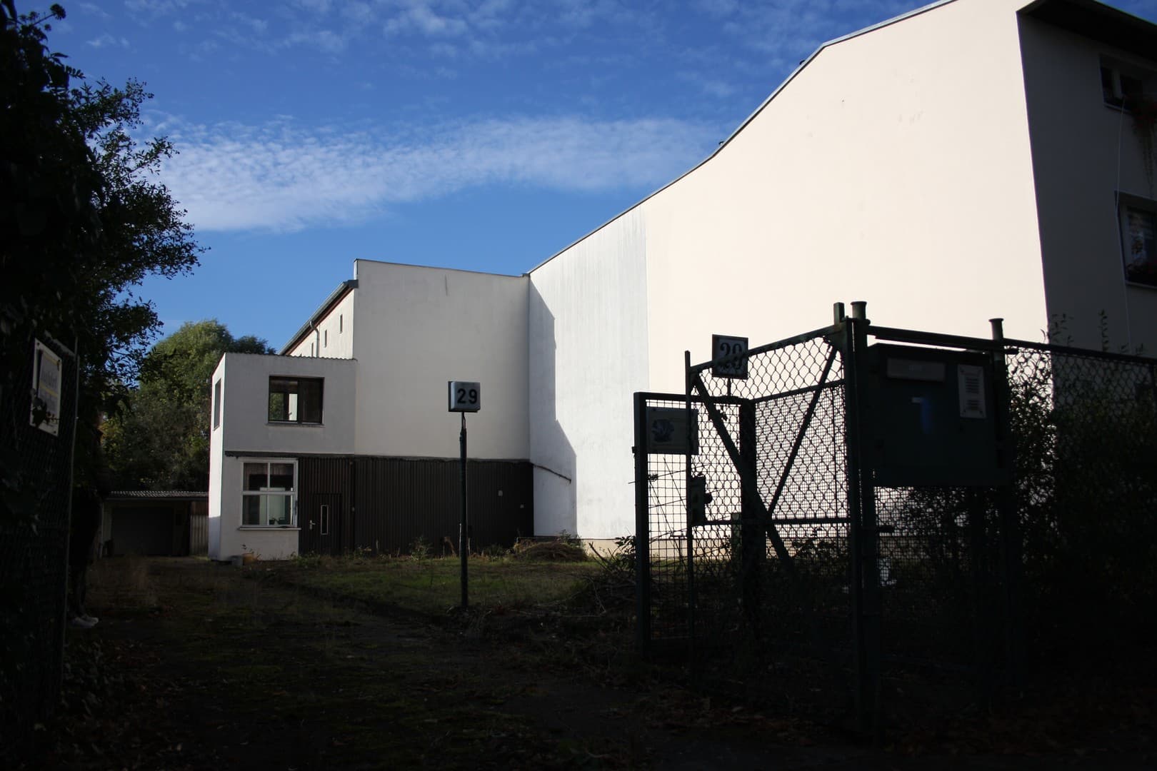 Gewerbegrundstück mit ca. 565 m² inkl. Wohnhaus mit 151 m² in Berlin-Reinickendorf