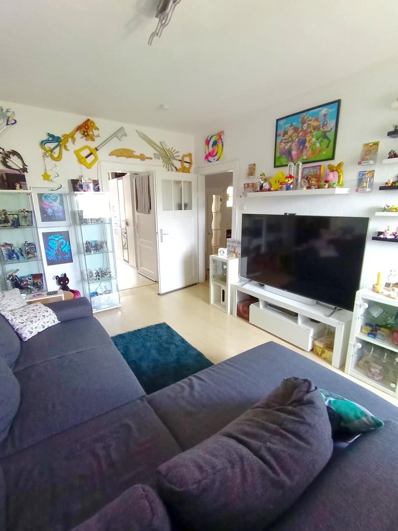 Mediterrane, helle 3 Zimmer Wohnung mit Einbauküche und Wintergarten