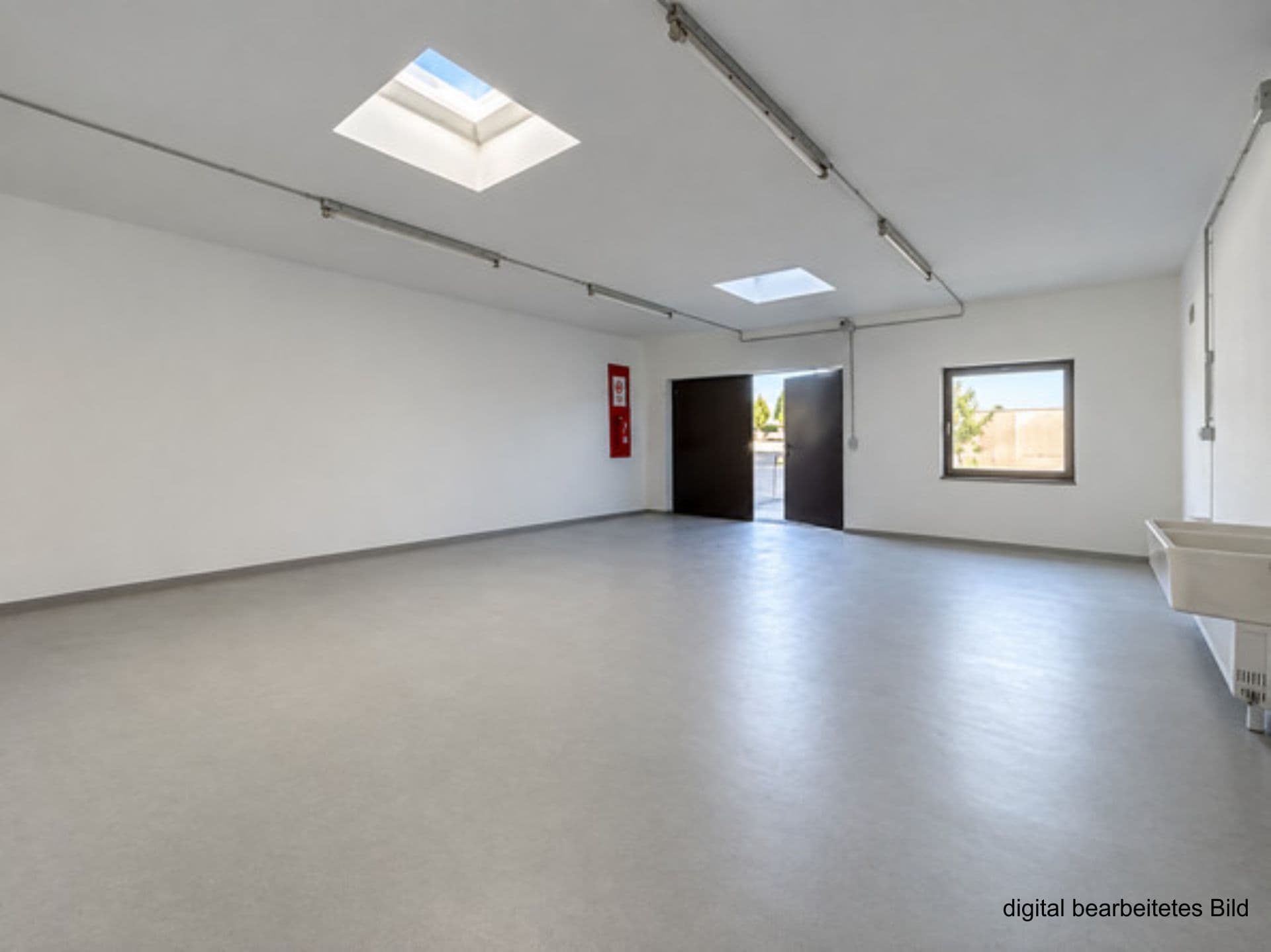 VH3954 Schöne und beheizbare Hallenfläche mit Büro und Lager / Regensburg - Süd
