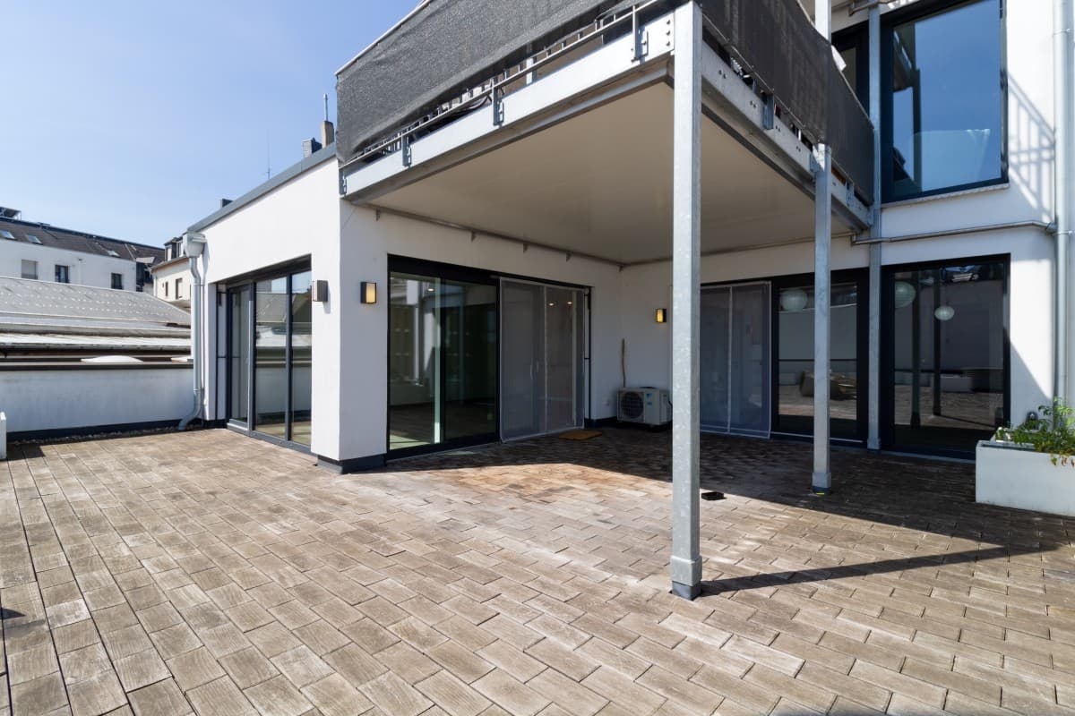 Neuwertige hochwertig ausgestattete Wohnung mit großer
Terrasse Nähe Porta Nigra