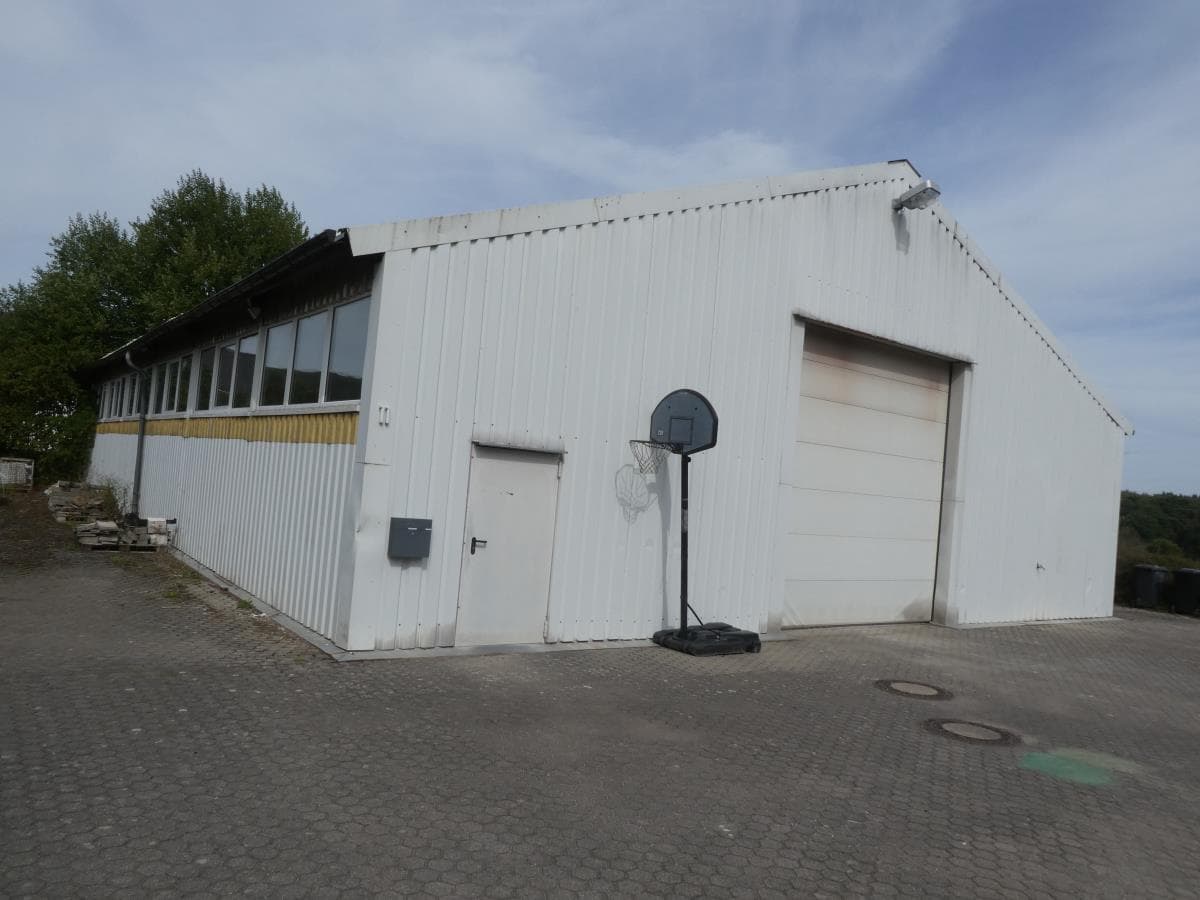 Tawern -Schönes Baugrundstück mit Lagerhalle Randlage-Bebauung mit Mehrfamilienhaus möglich