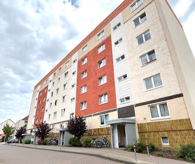 3-Raum Wohnung mit Badewanne.