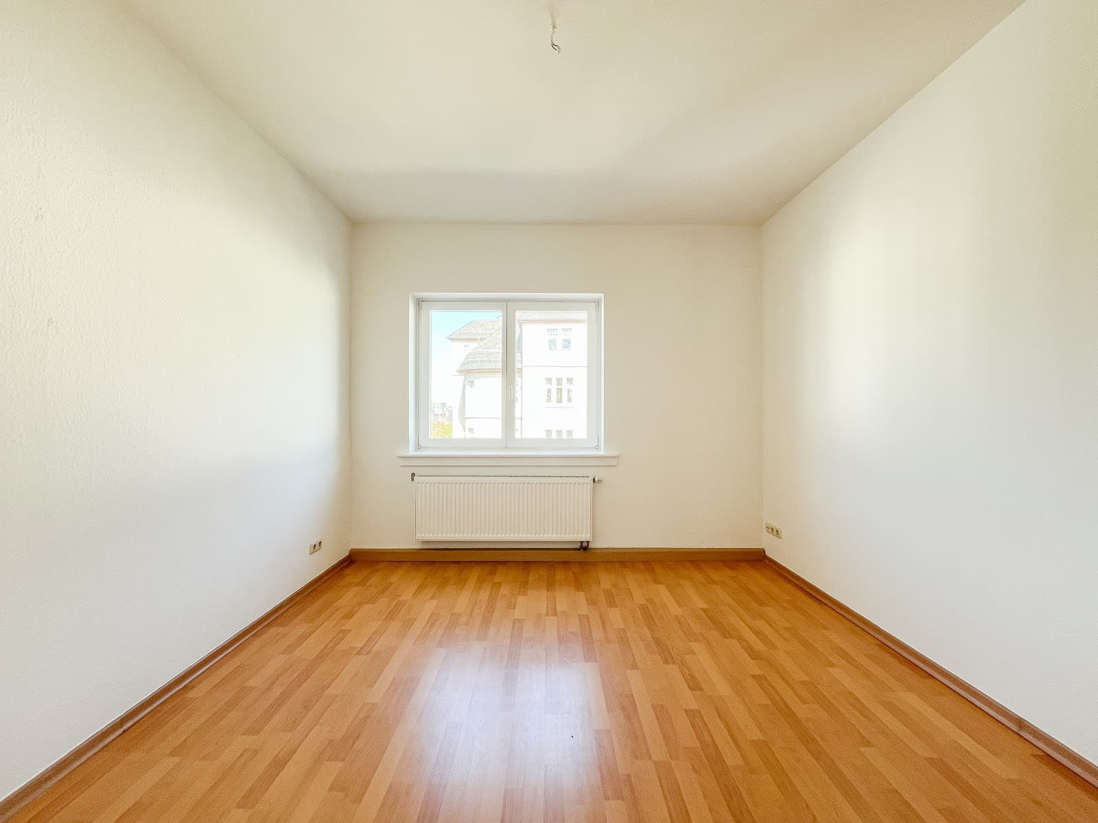 2 Monate mietfrei wohnen*: Lichtdurchflutete Wohnung mit Tageslichtbad und grünem Innenhof