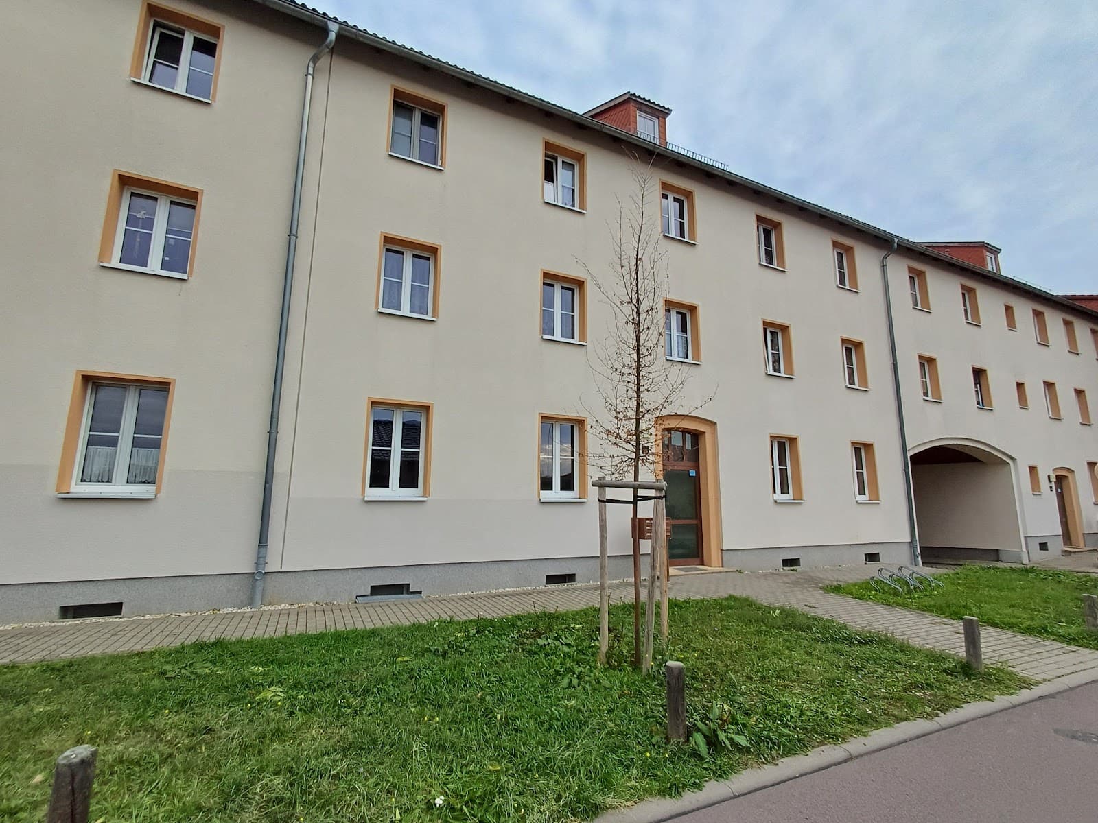 Nur wenige Schritte in Ihre neu sanierte Wohnung - EG links