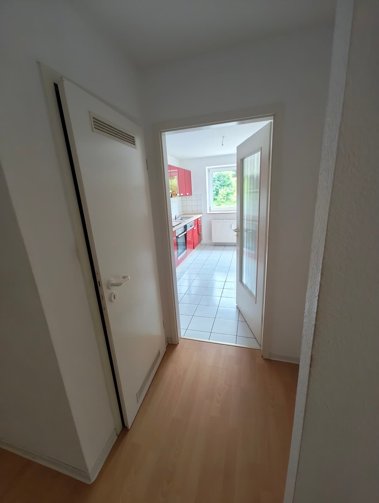 Modernes Wohnen: Gepflegte 3-Zimmer-Wohnung im 1. OG mit Balkon