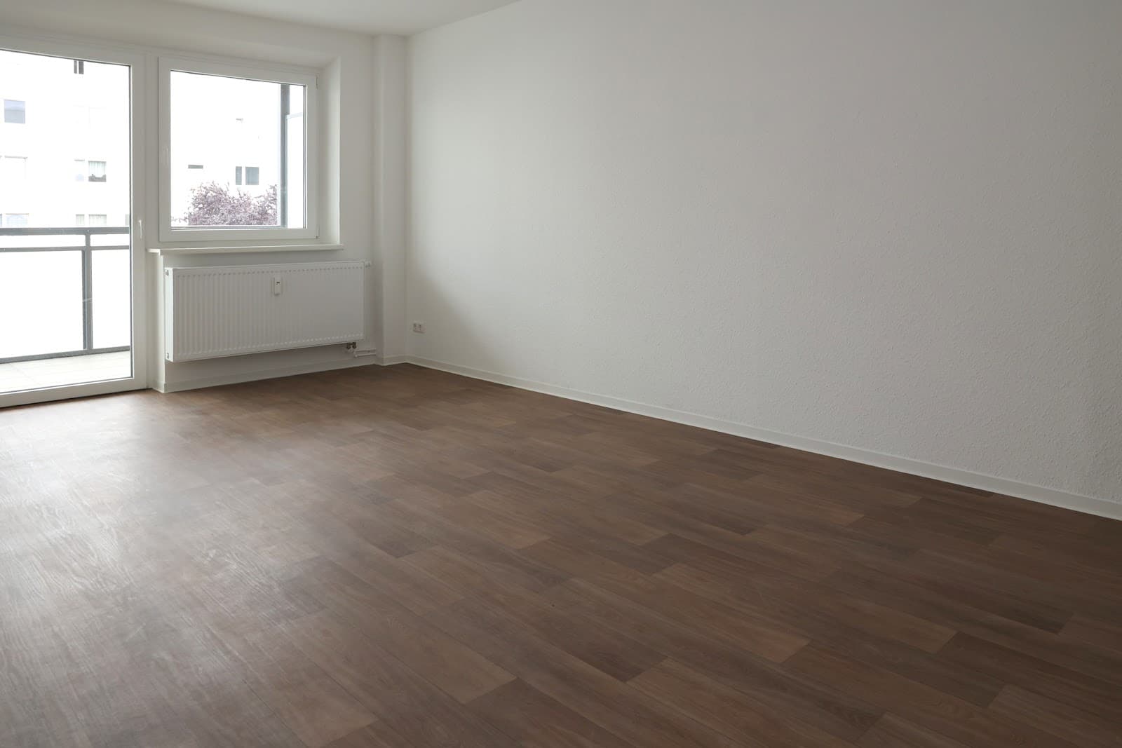 Komplett sanierte Wohnung mit Balkon und Aufzug