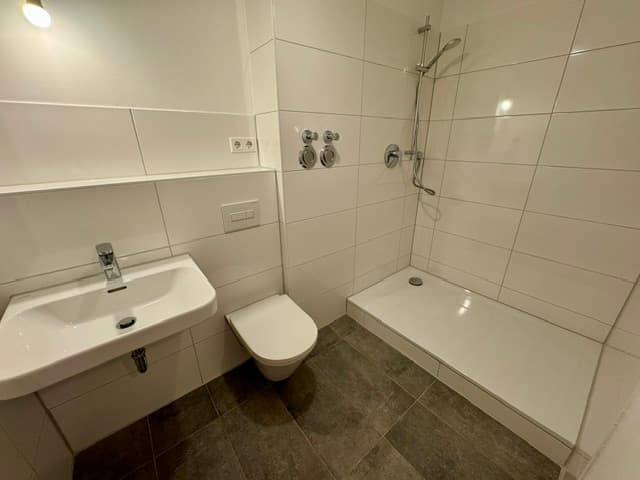 Erstbezug nach Sanierung - 3 Zimmer Wohnung mit Terrasse!