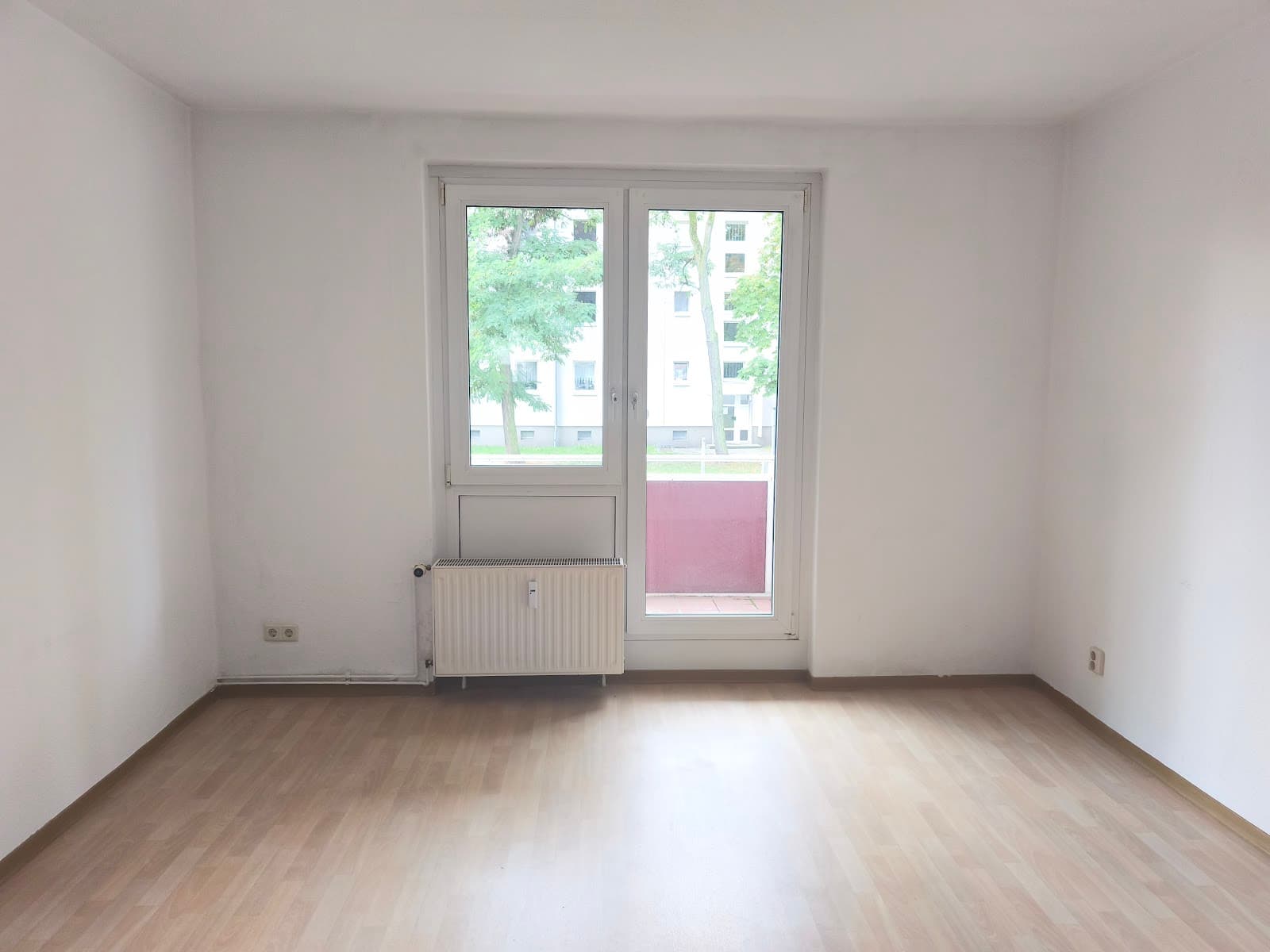 Dreiraumwohnung im Erdgeschoss- zum ganz kleinen Mietpreis!