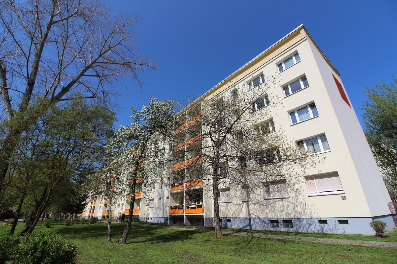 * in Sanierung * 15.11.26 * Dichterviertel *