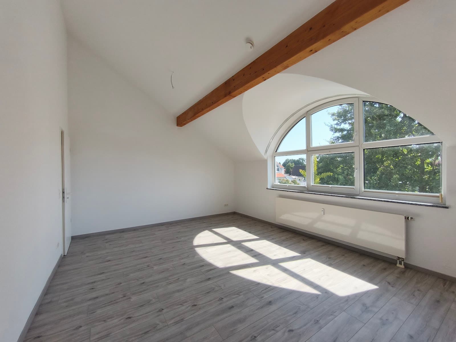 SONNIGE TERRASSE sucht NEUE MIETER
