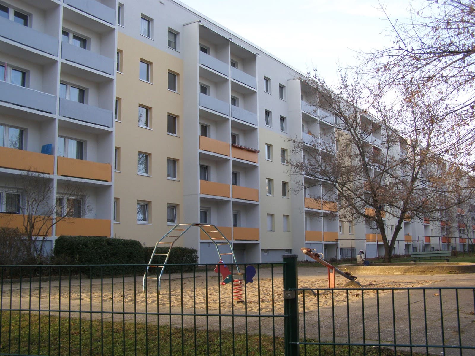 Helle, familienfreundliche Wohnung mit Spielplatz direkt hinter dem Haus