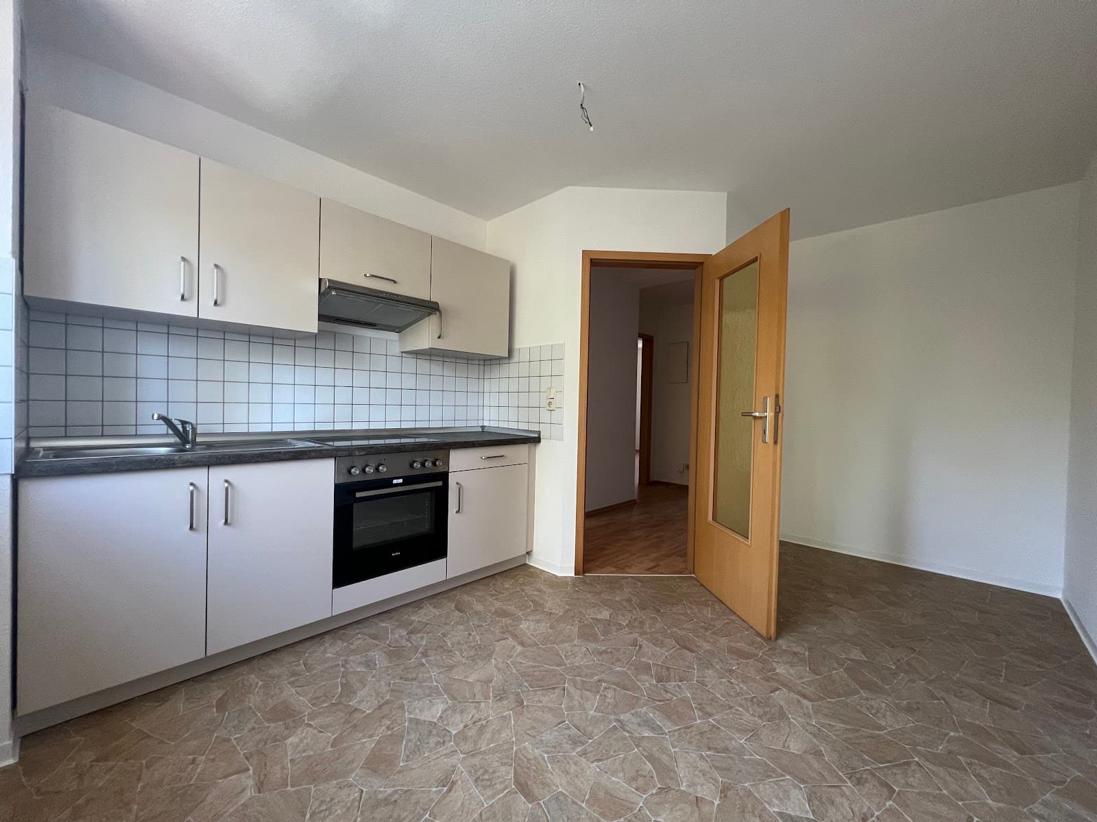 2-Zimmer-Wohnung mit Einbauküche und Balkon