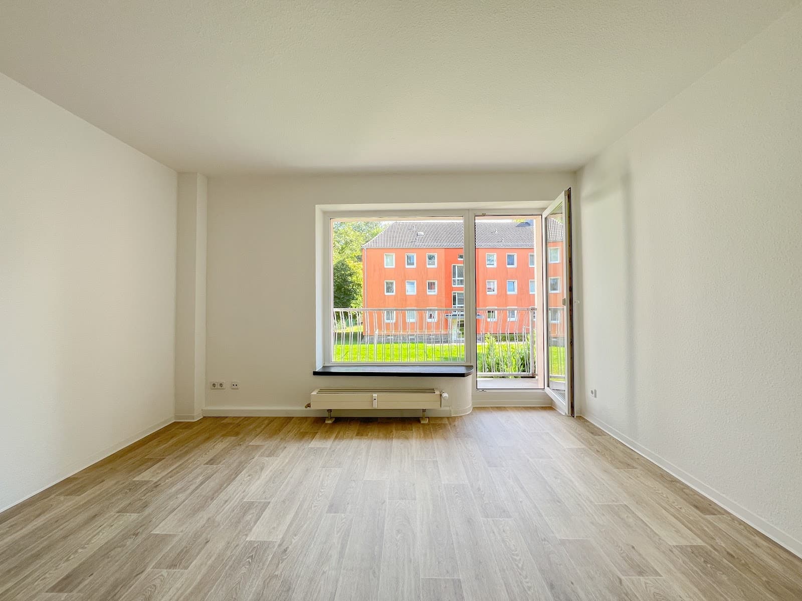 Lichtdurchflutete Wohnung mit Balkon und Tageslichtbad – Komfort für Ihr Wohlbefinden!