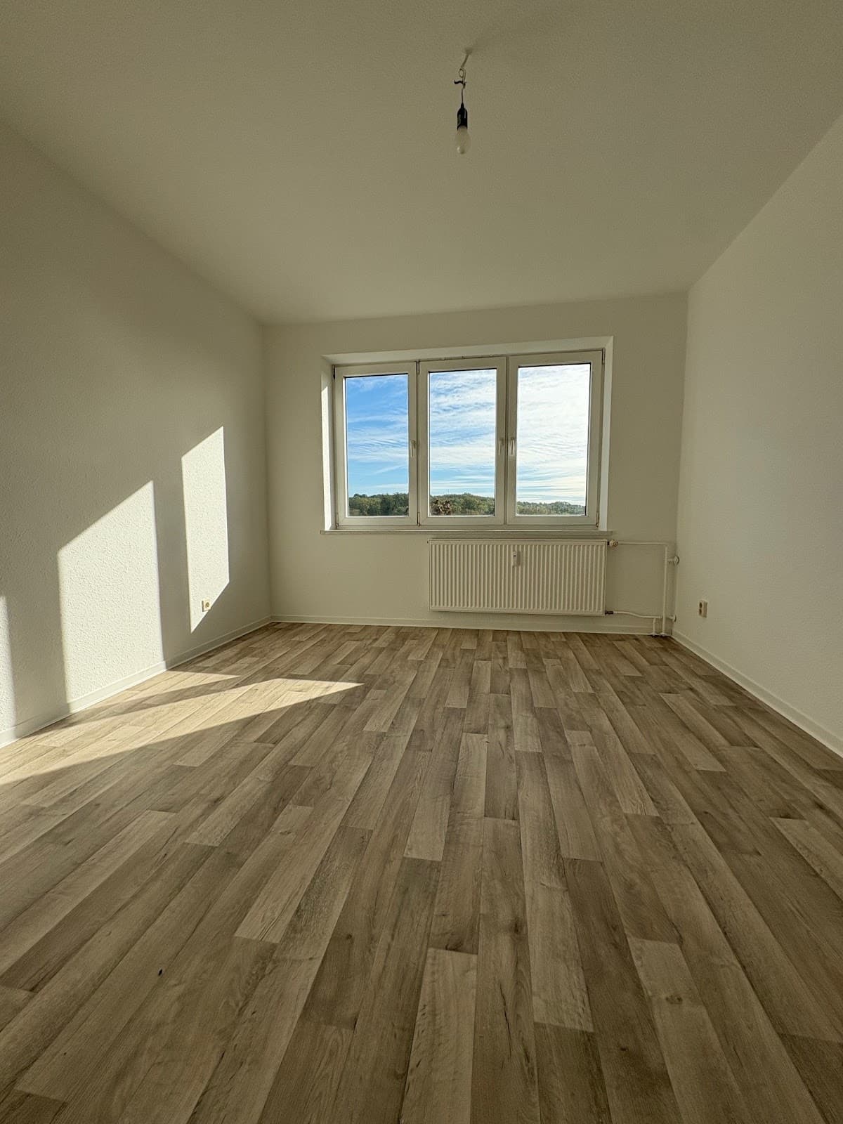Renovierte 2- Zimmer Wohnung ab sofort - Einziehen & einen 300,00 € Gutschein sichern!