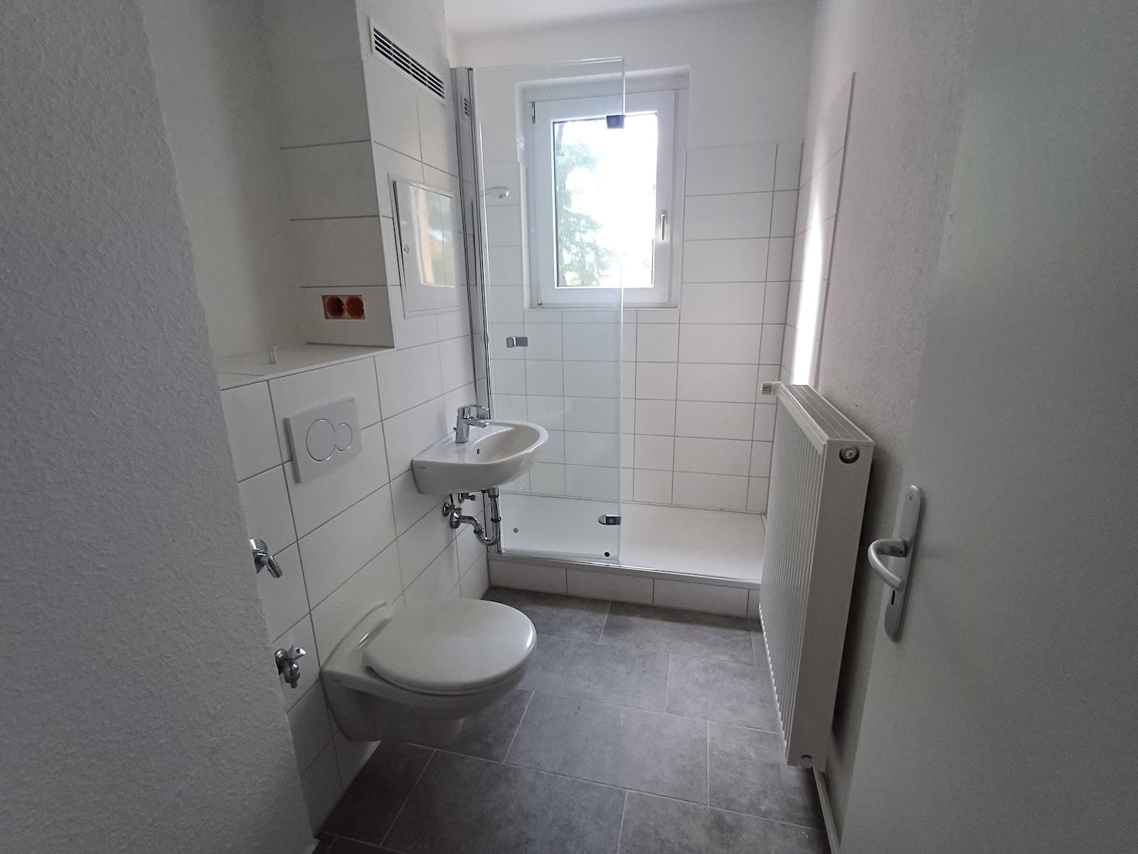 Die perfekte Wohnung gefunden... neu sanierte Erdgeschosswohnung mit Dusche - EG rechts