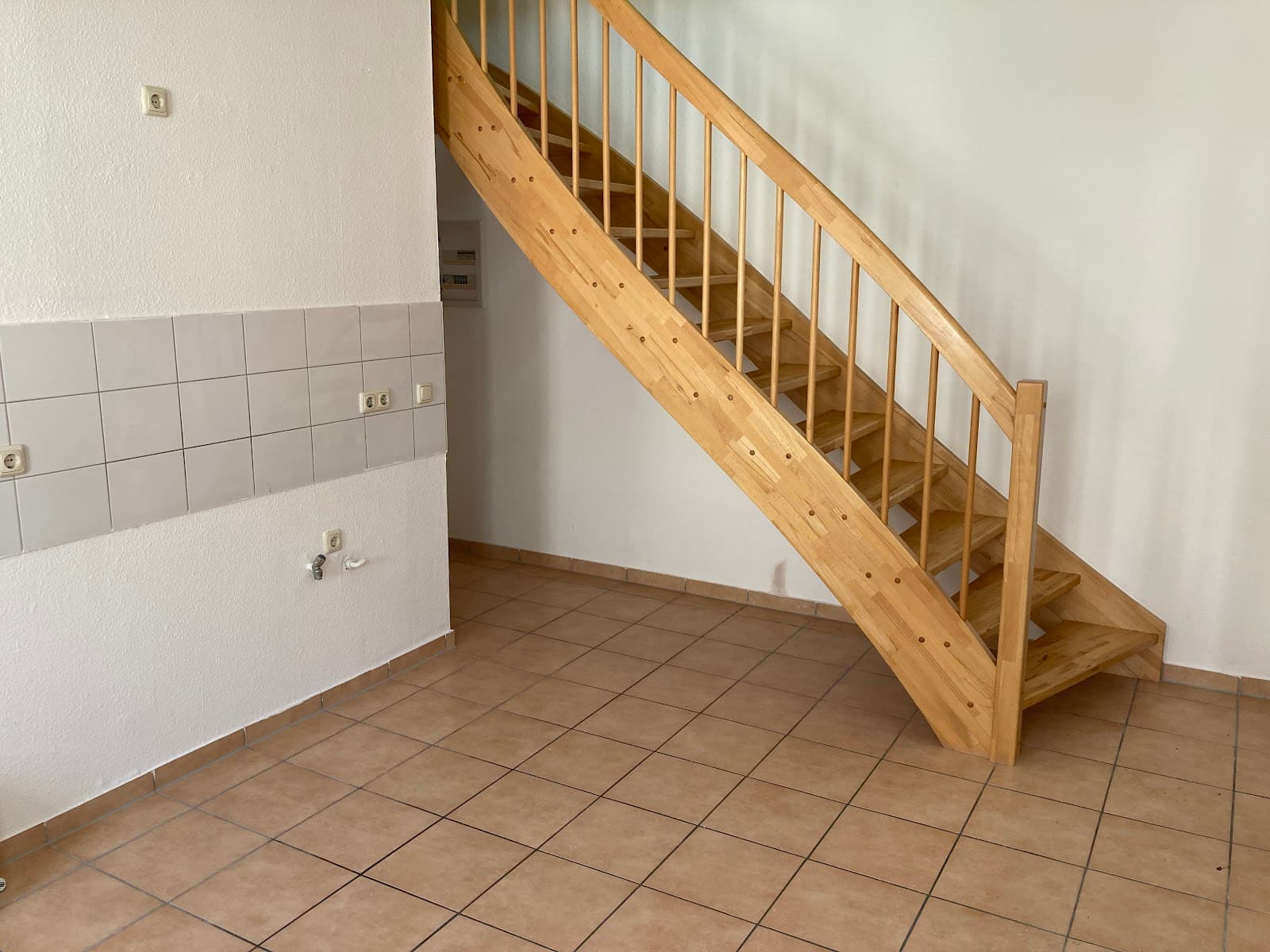 Altbau-Charme: Großzügige Maisonette-Wohnung mit Wintergarten und Dachterrasse.