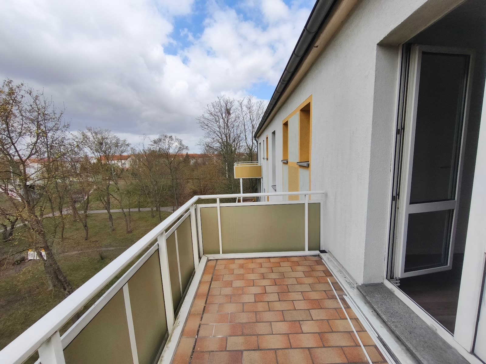 Zweiraumwohnung im Grünen+ Stellplatzanmietung PKW möglich
