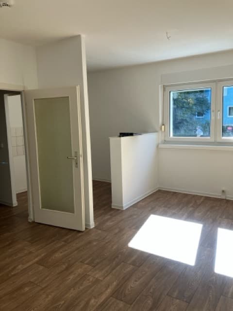 Bodenständig schön: Lichtdurchflutete 2-Zimmer-Wohnung im Erdgeschoss