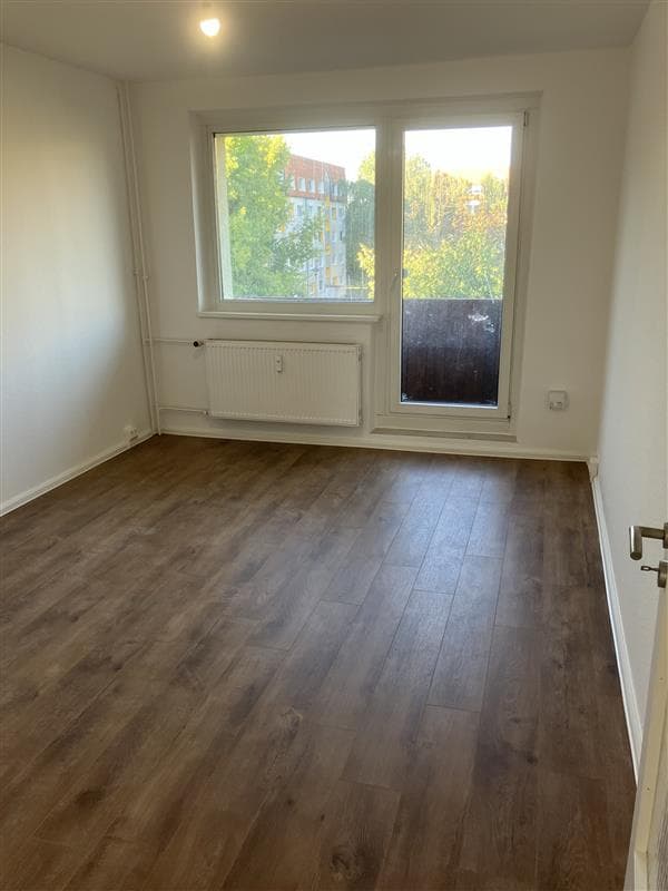 Jetzt zugreifen! Neu saniert mit Balkon!