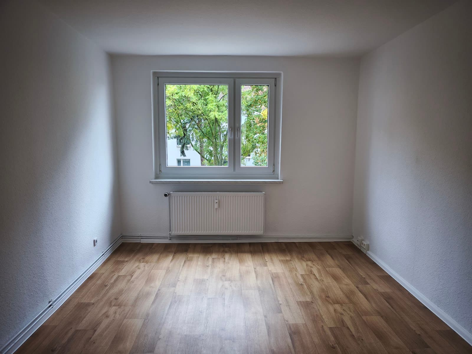Schöne Dreiraumwohnung in der ersten Tage zum kleinen Mietpreis!