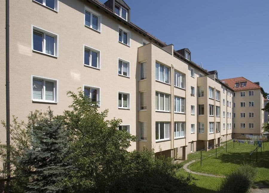 Praktische 2-Zimmer-Wohnung mit separater Küche und Einbauküche zur Übernahme.