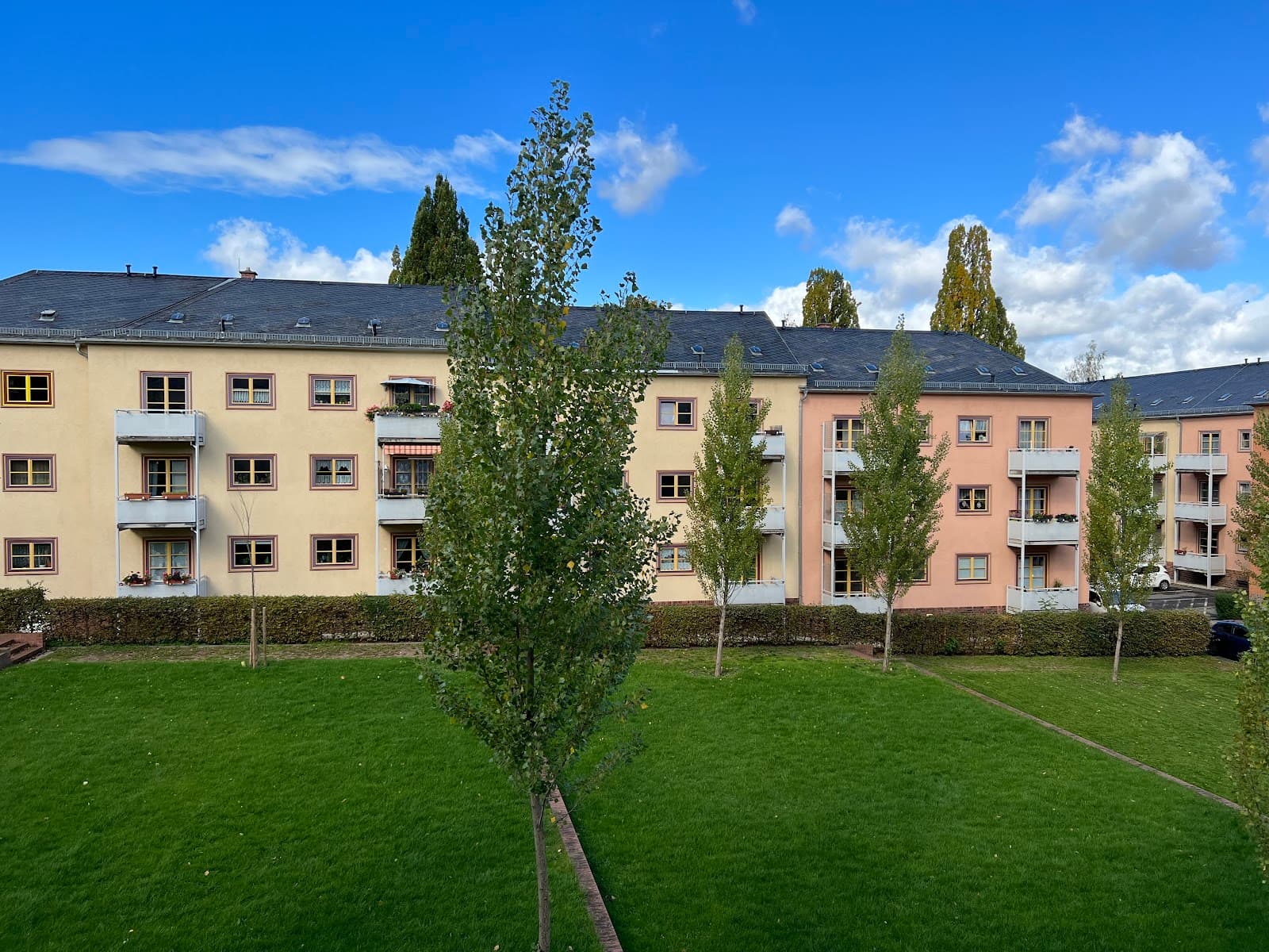 Wohlfühlwohnen in geräumiger 2-Zimmer-Wohnung mit Balkon