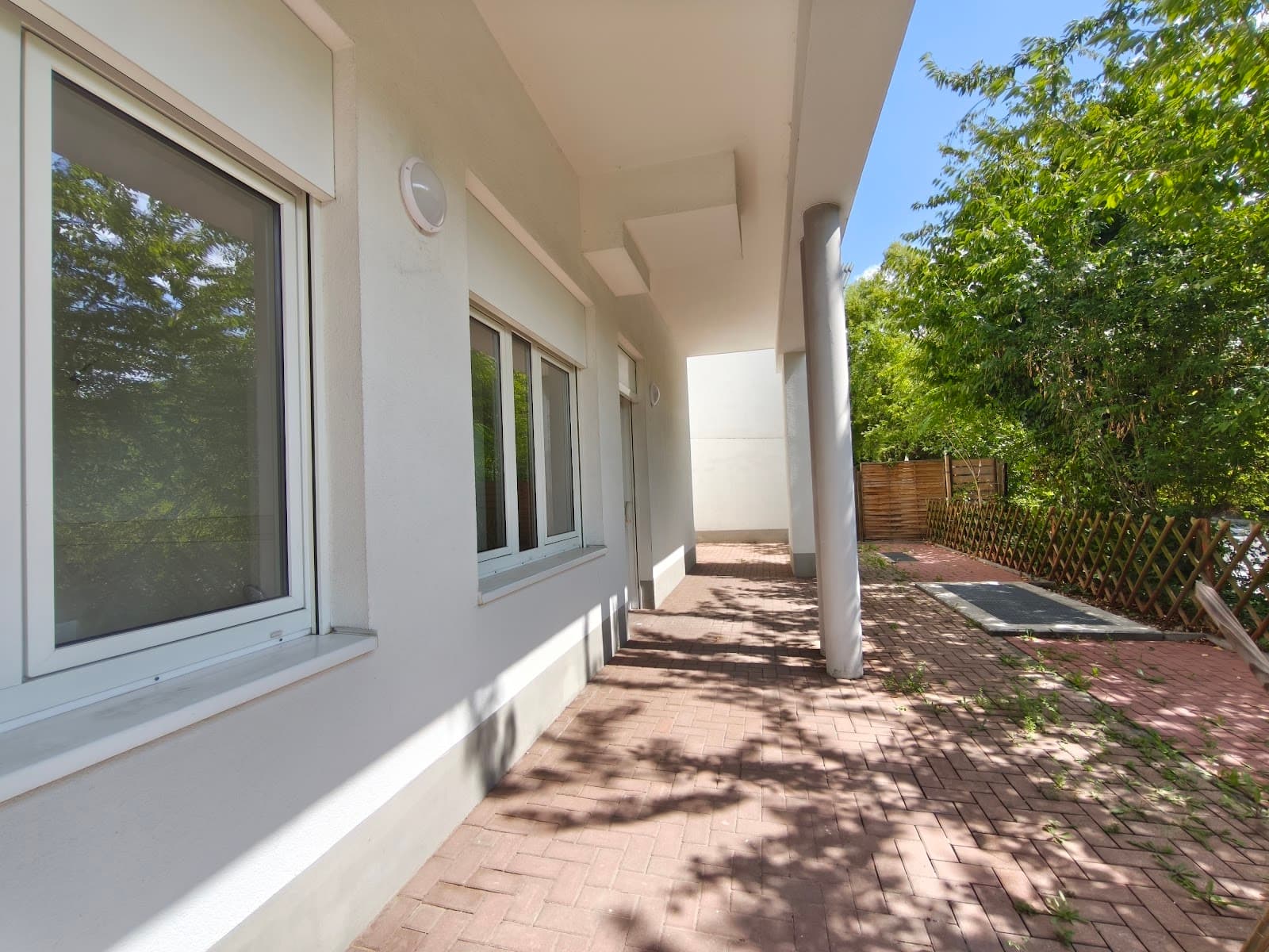 2 MONATE WARMMIETFREI– großer Wohnbereich & große Terrasse