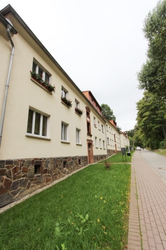 Modernisiertes Wohnen in Leumnitz: Bad mit Fenster, Stellplatz & grüne Umgebung