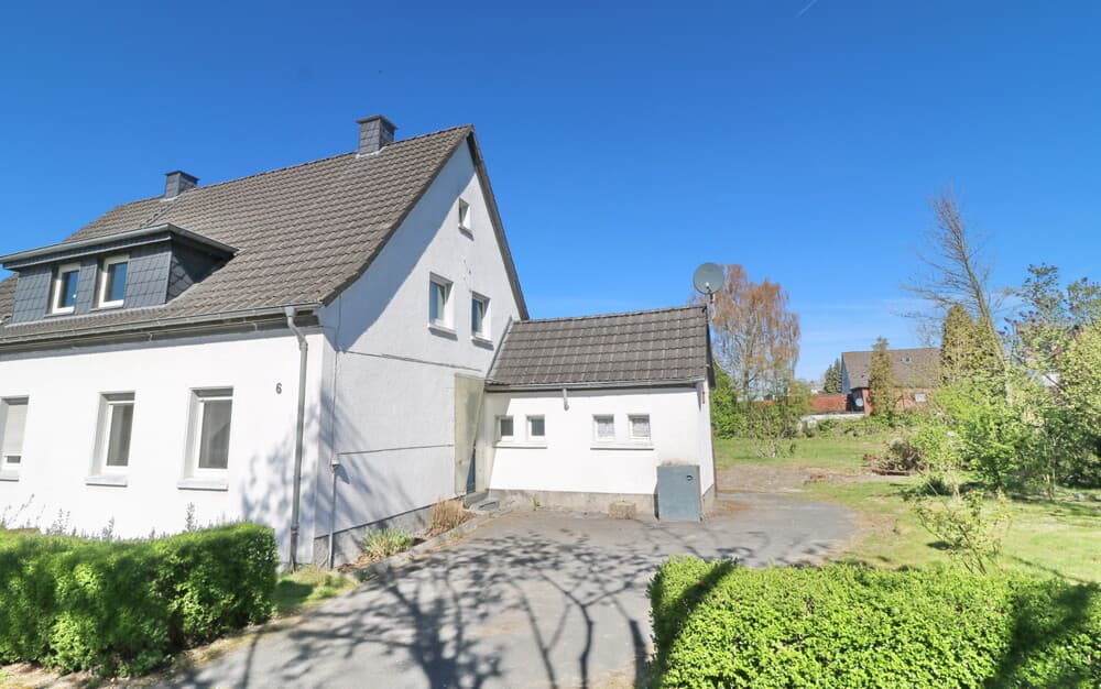 renovierungsbedürftige DHH in Siedlungslage