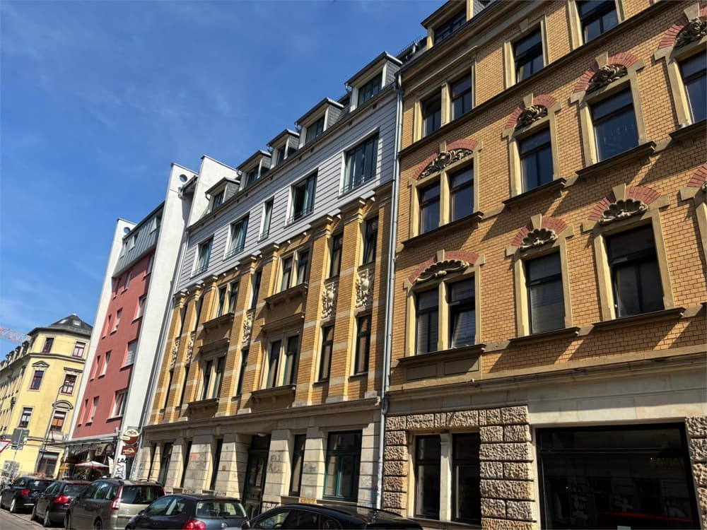 Neustadt-Flair pur: 3 Zimmer-Dachgeschoss-Juwel am Alaunpark - jetzt investieren