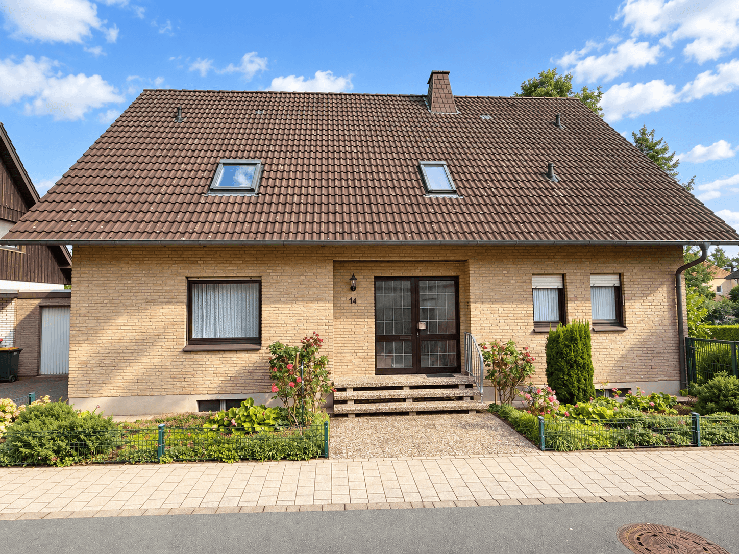 Einfamilienhaus mit Einliegerwohnung, großem Grundstück und Südterrasse in Geseke