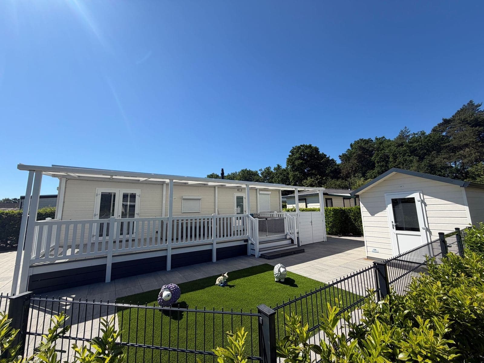 Wunderschönes Chalet auf einem ruhigen Dauerstellplatz (4101)