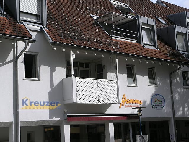 Ruhige Lage * Bezugsfrei * Renovierungsbedürftig - 2 Zi.-Wohnung in Berg-Brunnenplatz !