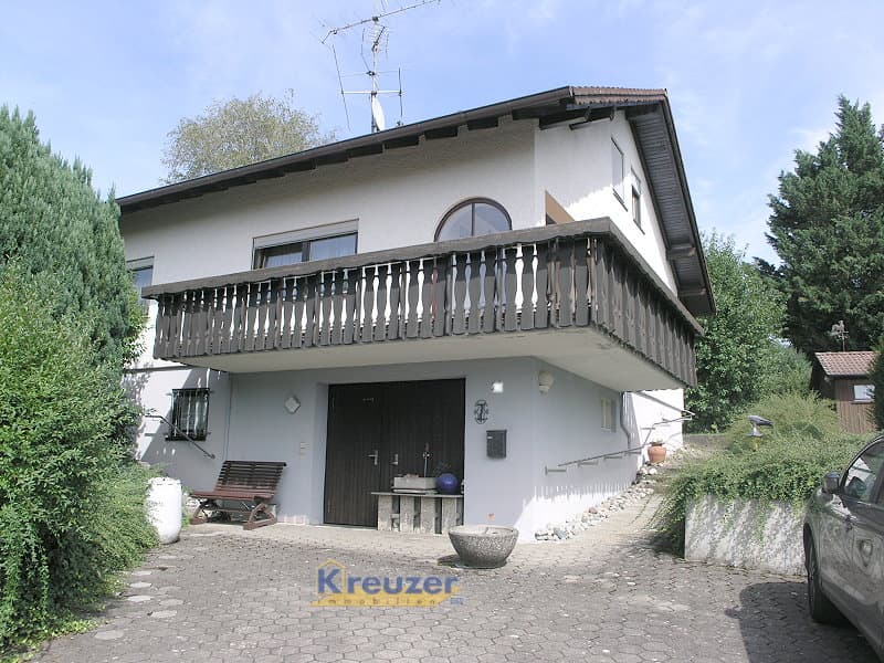 Großzügig * Bezugsfrei * Ruhige Lage - Interessantes 2-Familienhaus in Aulendorf-Teilort !