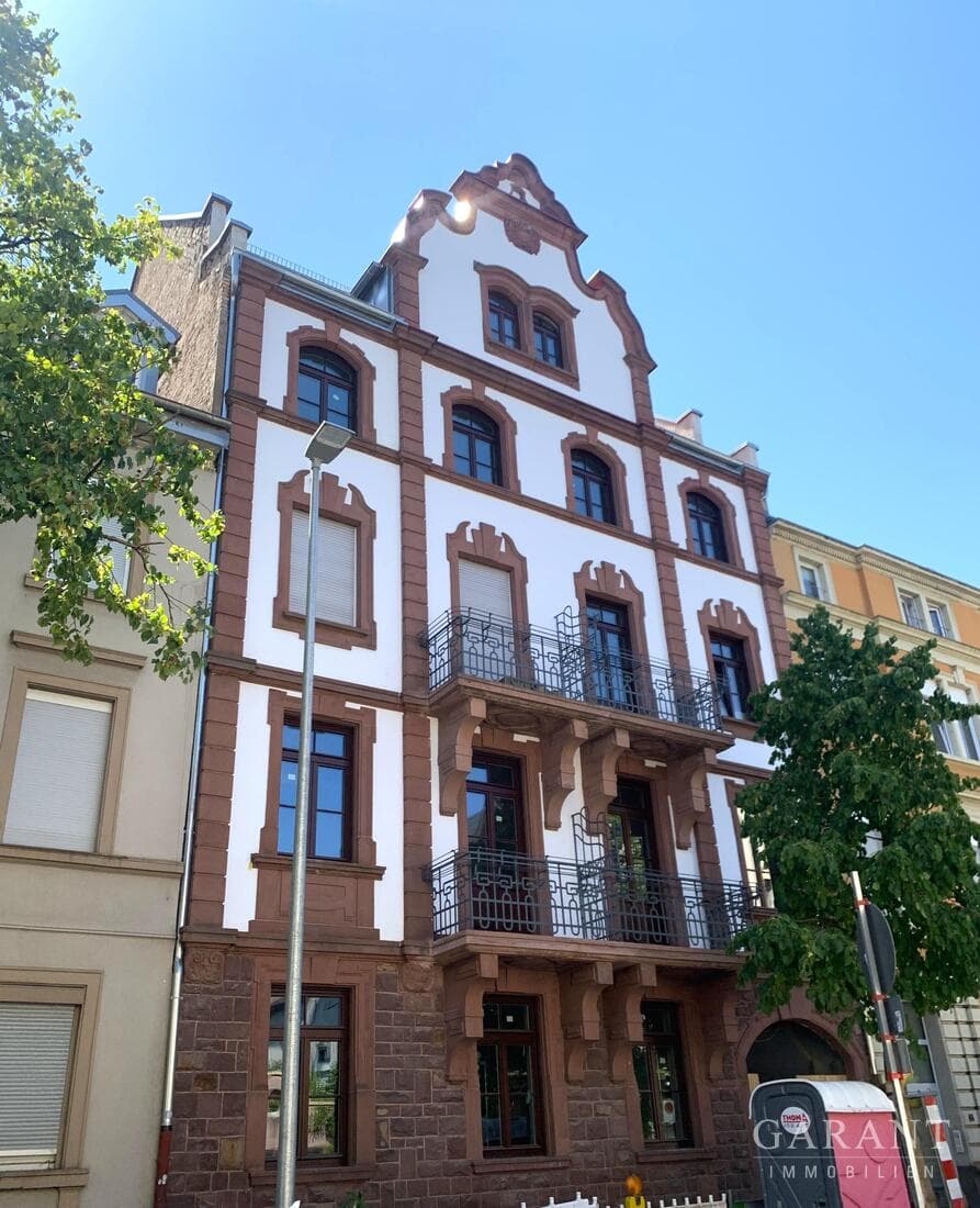 6-Zimmer-Maisonette in denkmalgeschütztem 5-Familienhaus