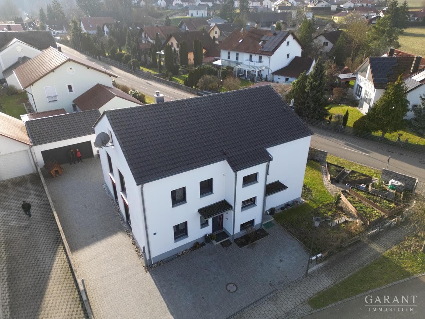 Qualitativ hochwertiges Einfamilienhaus mit Einliegerwohnung, Sauna, PV-Anlage und Dachstudio