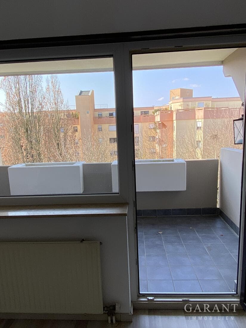 Gepflegte 2 1/2 Zimmer-Wohnung mit Balkon und PKW-Stellplatz!
