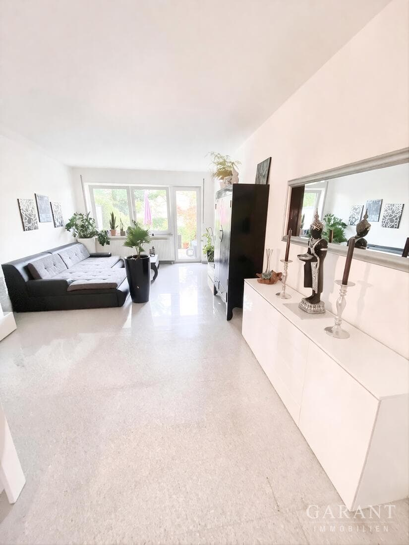 RESERVIERT: Attraktive 2 Zimmer-Wohnung auf Erbpacht mit Terrasse und Tiefgaragenstellplatz inkl