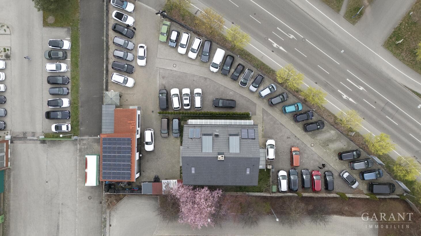Wohnen und Arbeiten vereint - Gewerbeareal mit Doppelhaus