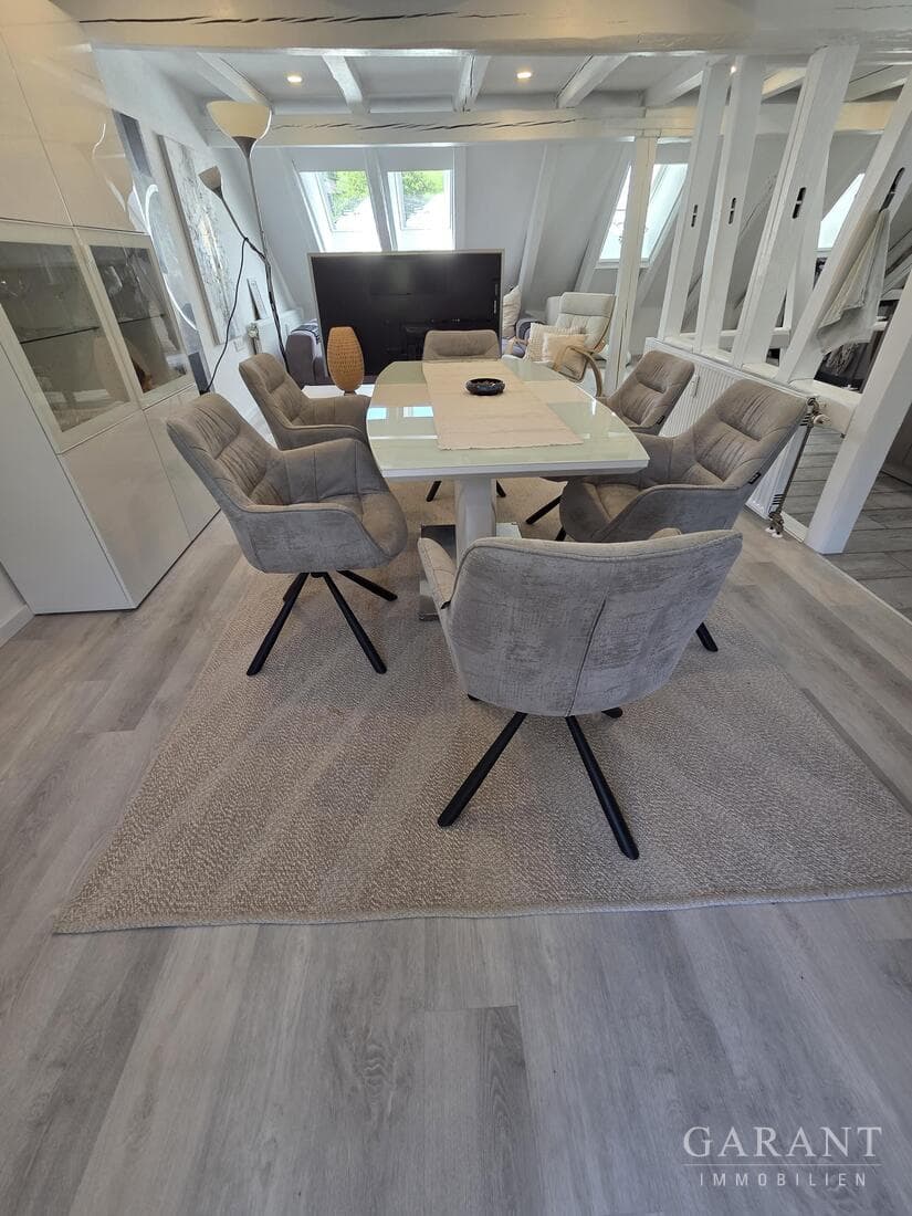Fachwerk-Idylle trifft Moderne: Ihr neues Maisonette-Juwel im Grünen!
