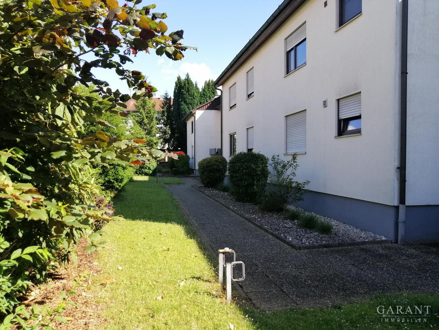 Gepflegt und schick: Vermietete 1 Zimmer-Wohnung mit Balkon, Keller und Tiefgaragenplatz