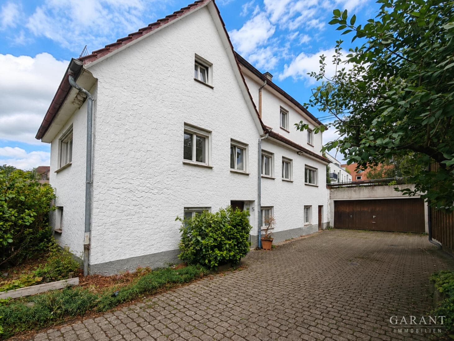 Raum für Kreativität! Charmantes Einfamilienhaus mit Garten und Doppelgarage sucht Visionäre!