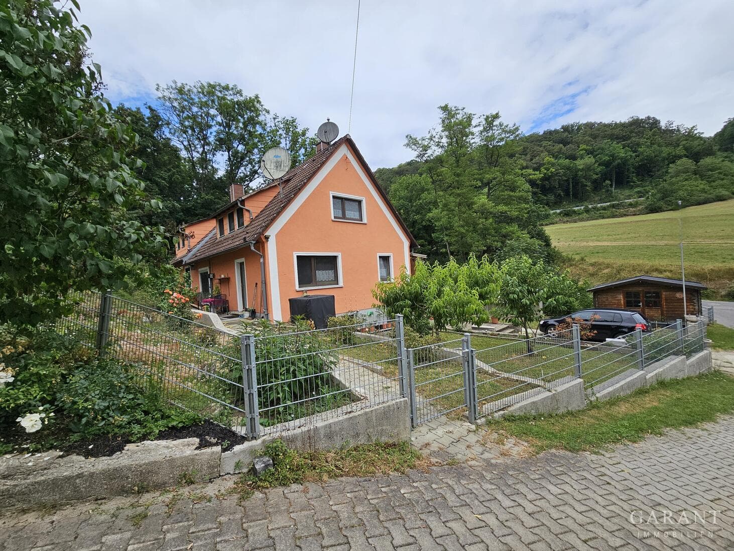 Platz für Familie und Hobby - idyllische Lage mit Garten