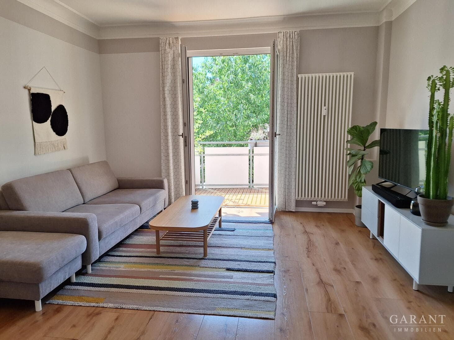 Stilvolle, komplett sanierte Altbauwohnung mit großem Südbalkon und Solarthermieanlage in Feuerbach