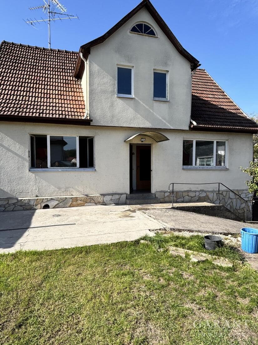 Einfamilienhaus mit großen Garten und vielseitigem Entwicklungspotenzial!