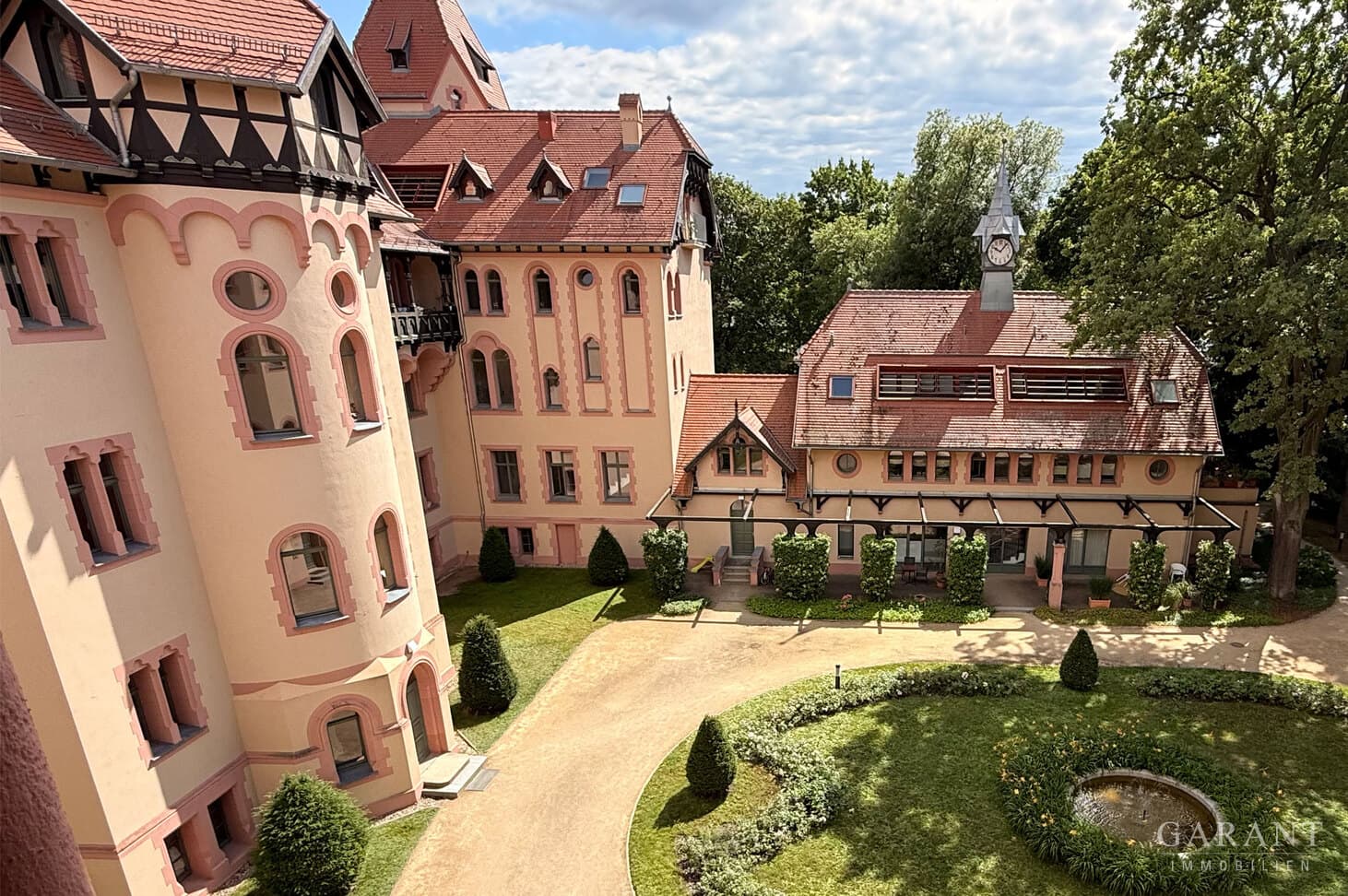 Außergewöhnliche 3 Zimmer-Wohnung in märchenhafter Kulisse.