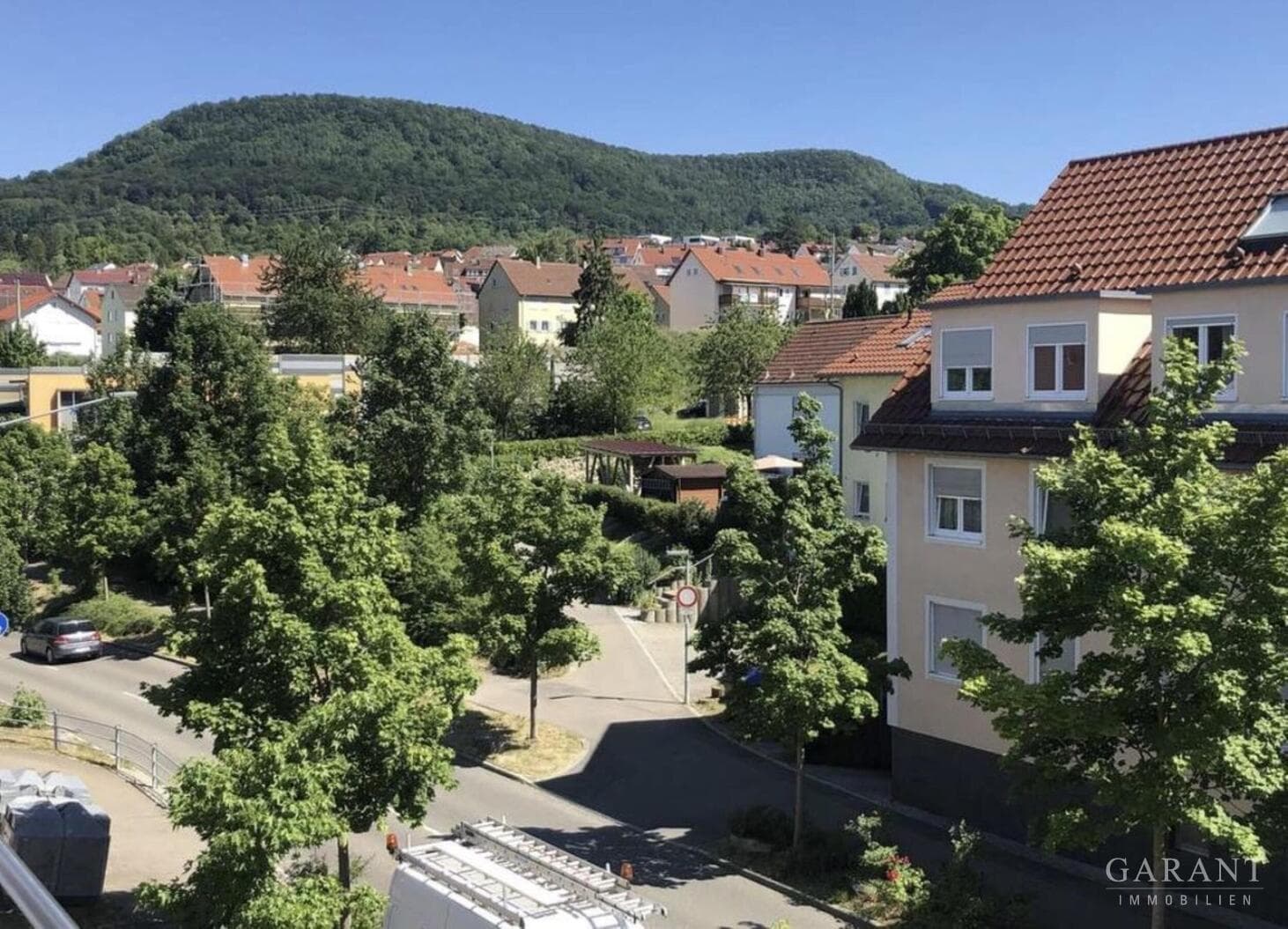 Modernisierte 2 Zimmer-Wohnung in Pfullingen mit Balkon und Einbauküche