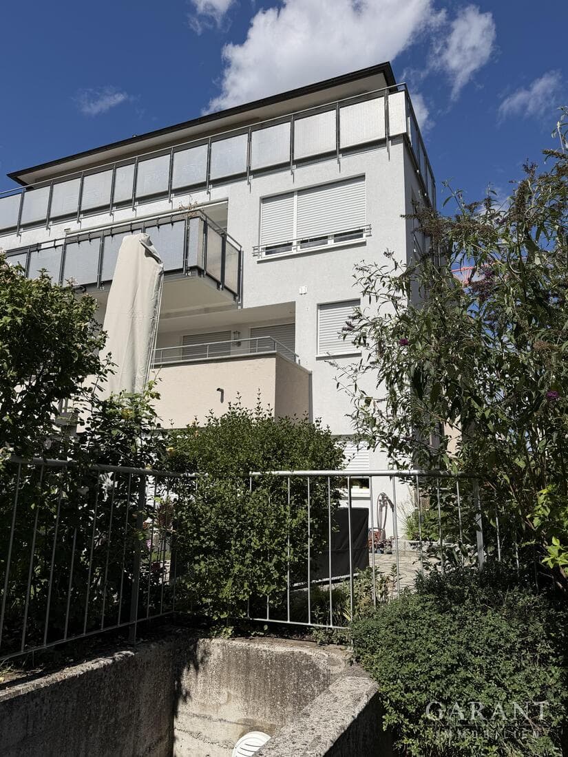 Attraktive 4 Zimmer-Wohnung mit großzügigem Süd-/Ost-Balkon und Tiefgaragen-Stellplatz!