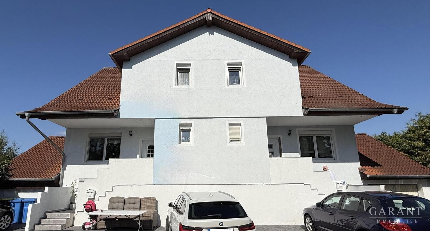 Ruhig gelegenes Zweifamilienhaus mit viel Platz und sechs Balkonen