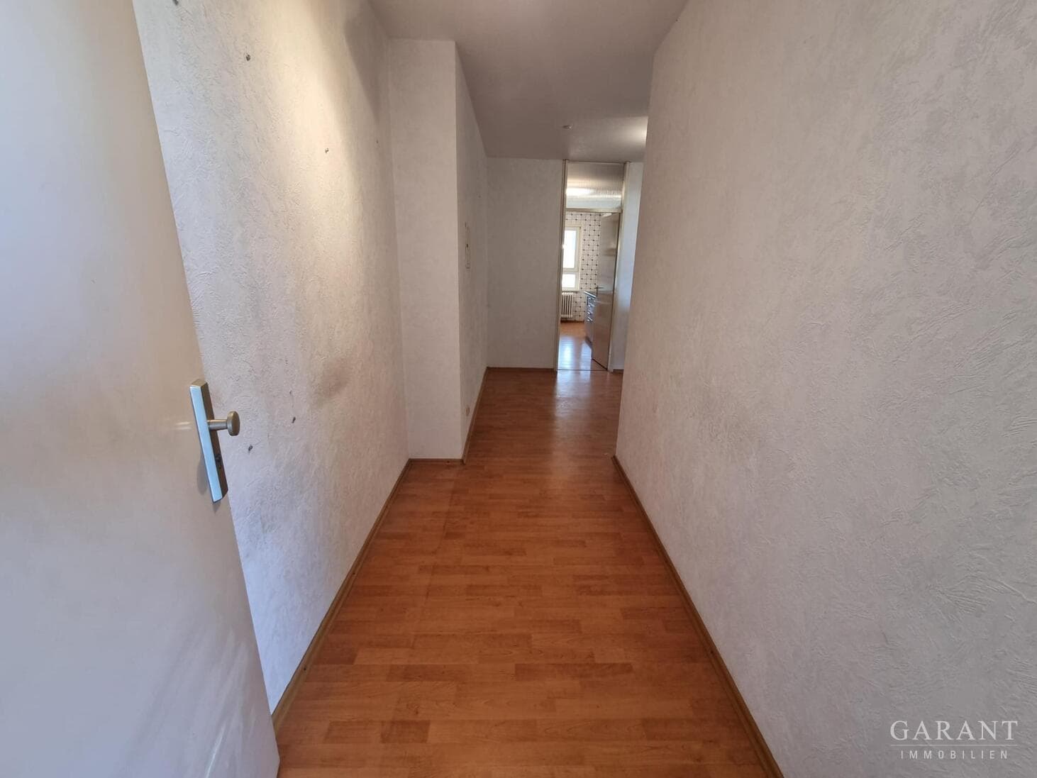 Leerstehende 2 Zimmer-Wohnung mit großem Balkon, Aufzug und Tiefgaragenstellplatz in Pforzheim-Haida